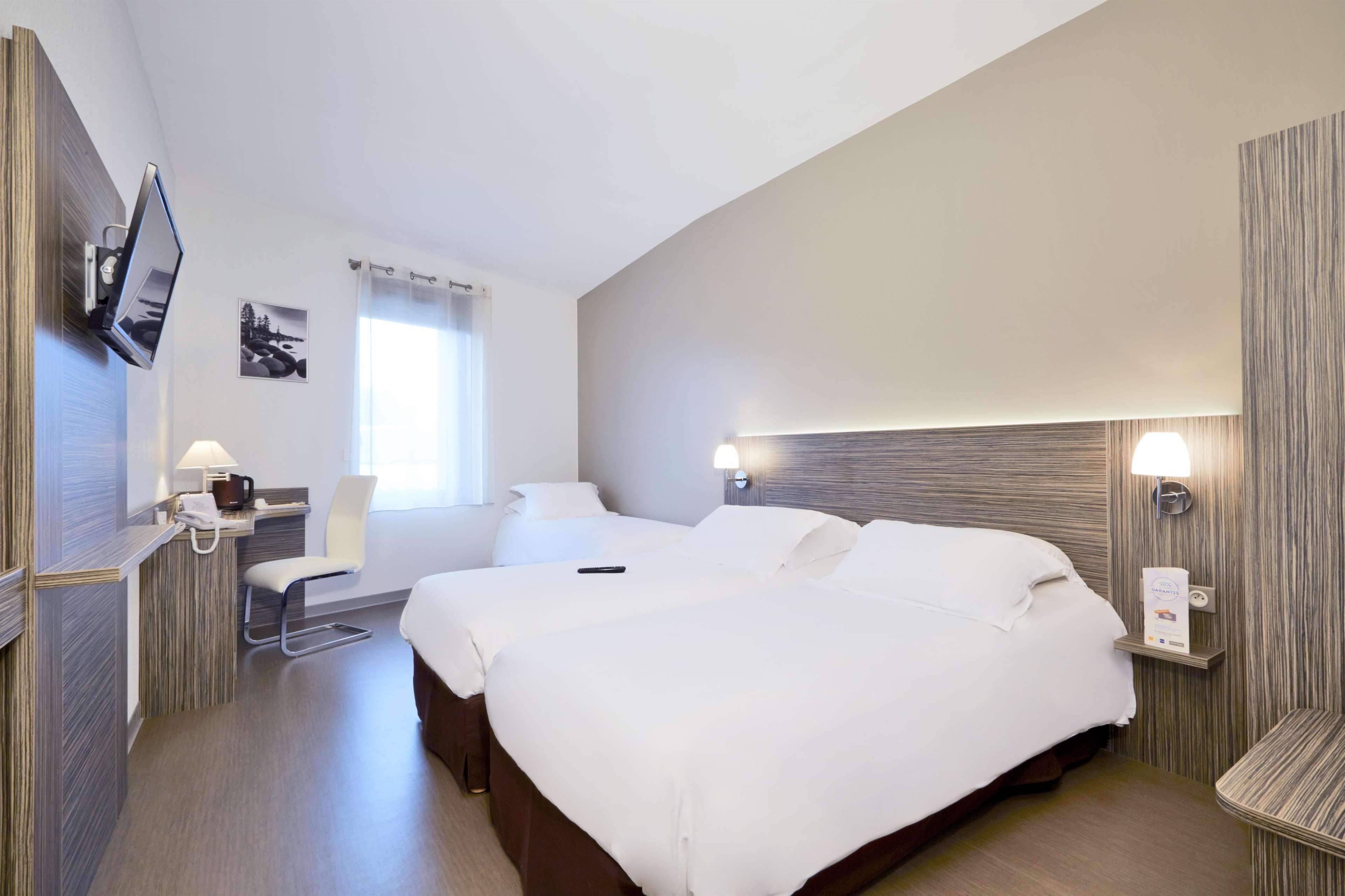 Kyriad Saint Chely D'Apcher - Aire De La Lozere Albaret-Sainte-Marie Экстерьер фото